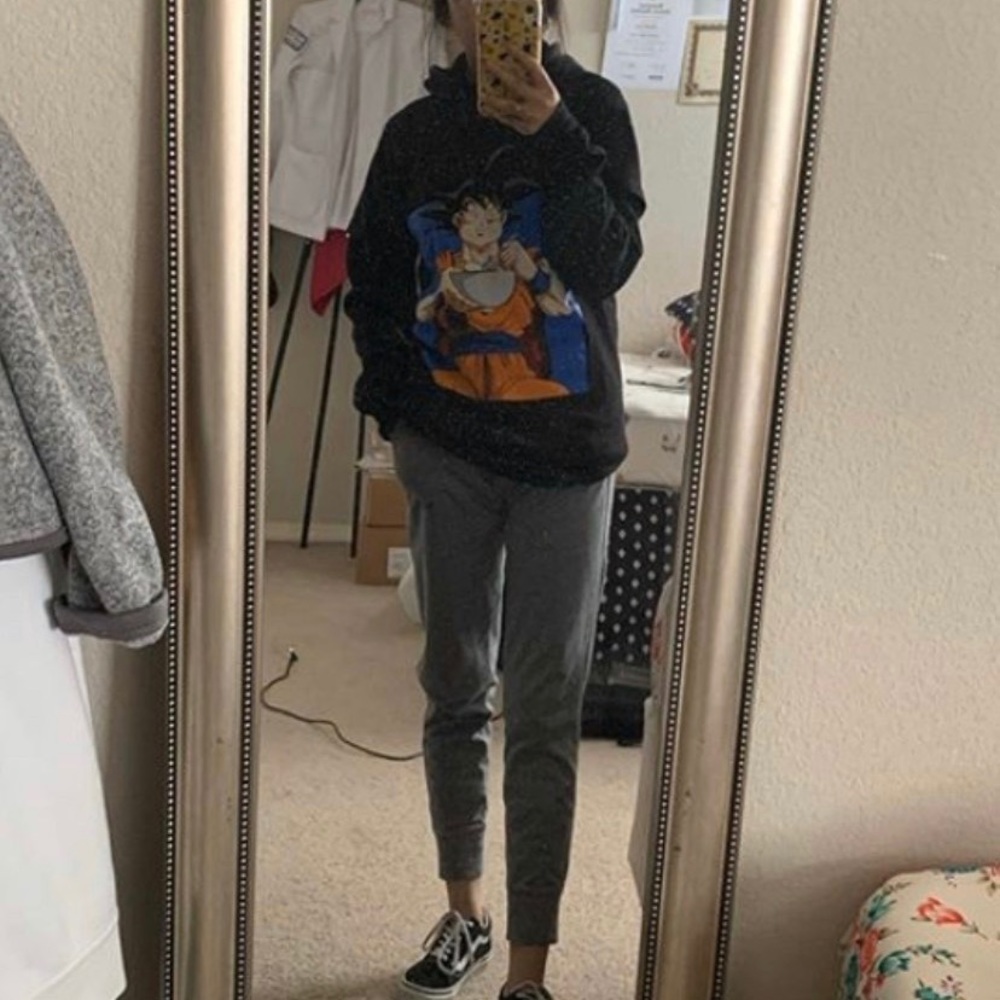 gray sweatpants